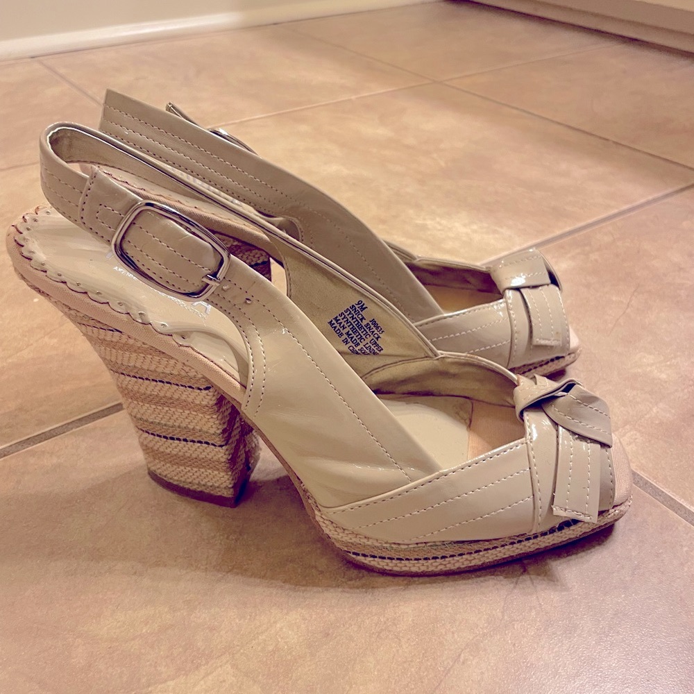 ❤️Kenneth Cole Heels, patent leather, off white, linen heels, 4”, small platform
